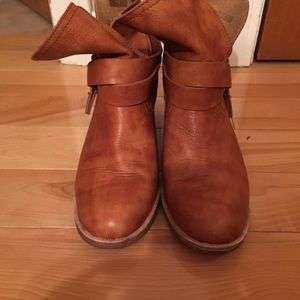 UGG Elora Short Boot